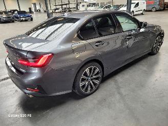 BMW 3-serie 330e Limo 215-KW Automaat High-Executive picture 3