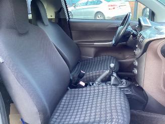 Toyota iQ  picture 14