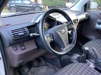 Toyota iQ  picture 12