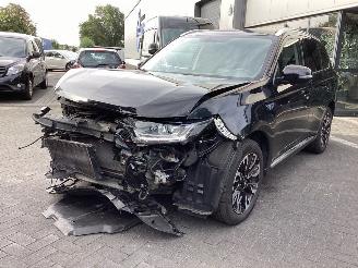 Damaged car Mitsubishi Outlander 2.0I PHEV 2015/9