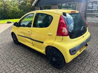 Peugeot 107 xs 5-drs airco picture 4