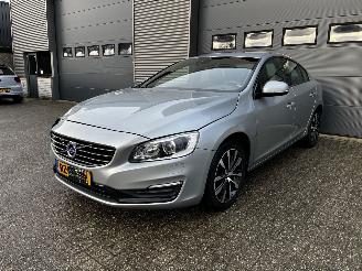 Auto incidentate Volvo S-60 1.5 T3 AUTOMAAT / NAVI / CRUISE / LEER / PDC 2018/3