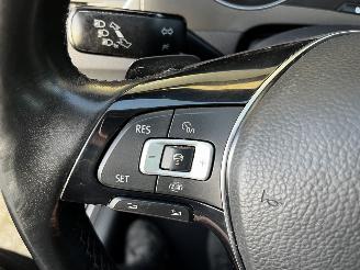 Volkswagen Golf Sportsvan 1.0 TSI AUTOMAAT / NAVI / CRUISE / CLIMA / CAMERA picture 16