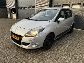 Damaged car Renault Scenic 1.4 TCe CLIMA / CRUISE / NAVI / NIEUWE APK 2009/11