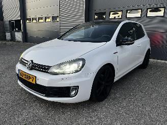 Damaged car Volkswagen Golf 1.4i GTI LOOK  VERSNELLINGSBAK DEFECT 2009/6