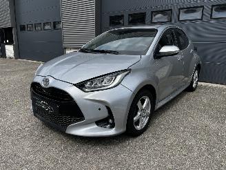 krockskadad bil auto Toyota Yaris VVT-I AIRCO / CRUISE / NAVI / CAMERA / STOELVERW 2023/6