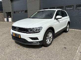krockskadad bil auto Volkswagen Tiguan 2.0 TSI 4X4 AUTOMAAT / NAVI / CRUISE / CAMERA 2019/10
