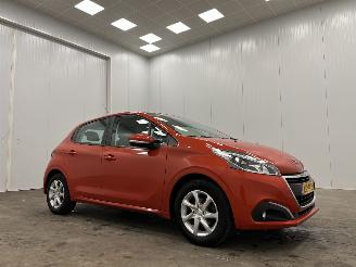 Coche accidentado Peugeot 208 1.2 PureTech 5-drs Airco 2016/3