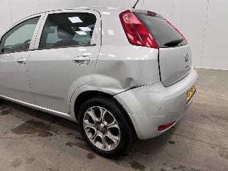 Fiat Punto Evo 0.9 TwinAir Sempre 5-drs Navi Clima picture 15