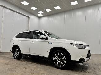 krockskadad bil auto Mitsubishi Outlander 2.0 PHEV 4WD Limited Edition X-Line Navi Clima 2015/5