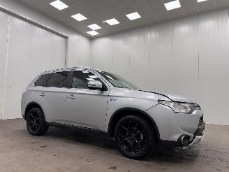 skadebil auto Mitsubishi Outlander 2.0 PHEV 4WD Edition X-Line Navi Clima 2015/1