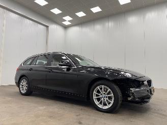 skadebil auto BMW 3-serie Touring 318d Autom. Navi Clima 2014/10