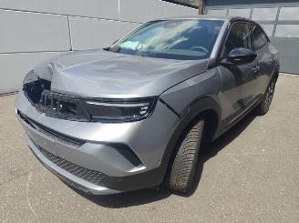Damaged car Opel Mokka Edition. 1.2 Direct Injection Turbo 100 kW (136 PS) 48V Hybrid. 6-Gang-Doppelkupplungsgetriebe (eDTC) 2025/3
