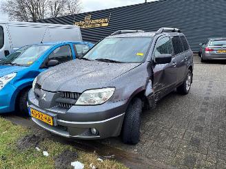 Mitsubishi Outlander Outlander (CU) SUV 2001 / 2007 - 2.0 16V 4x2 SUV  Benzine 1.997cc 100kW (136pk) FWD 2003-05/2006-10 (CU2W) 4G63; 16V picture 2