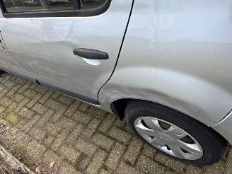 Dacia Sandero Sandero I (BS) - 1.2 16V Hatchback  Benzine 1.149cc 55kW (75pk) FWD 2008-11/2013-06 (BSDA1; BSDBN; BSDM2; BSRA1; BSRBN) D4F732; D4FF7 picture 7