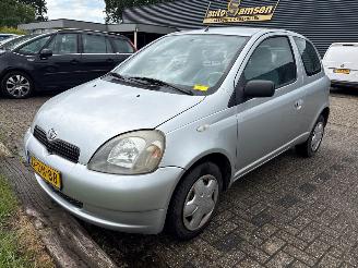 Damaged car Toyota Yaris Zonder Airco - Yaris (P1) Hatchback 1999 / 2005 - 1.0 16V VVT-i Hatchback  Benzine 998cc 50kW (68pk) FWD 1999-04/2005-09 (SCP10) 1SZFE 1999/5