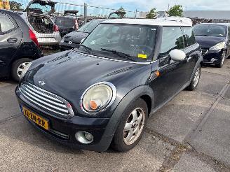 Unfallwagen Mini Mini Mini (R56) Hatchback 2006 / 2013 - 1.6 16V Cooper Hatchback  Benzine 1.598cc 88kW (120pk) FWD 2006-10/2012-02 (MF31; MF32; MF33) N12B16A 2008/4