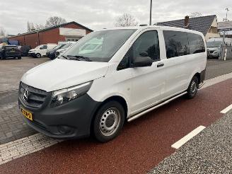 Schadeauto Mercedes Vito TOURER 116 2.2 CDI 120KW LANG PKW BRIEF 8P AUT. KLIMA 2019/6