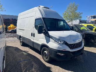 krockskadad bil bedrijf Iveco Daily 35S16 2.3D HIMATIC AUTOM.  KOELING KUHLUNG! 2021/8
