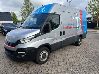 dommages fourgonnettes/vécules utilitaires Iveco Daily 35S18 3.0D 132KW HIMATIC AUTOMAAT, AIRCO KLIMA EURO6 2018/4
