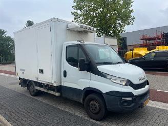 skadebil bedrijf Iveco Daily 35S13 2.3D 93KW THERMO KING KUHLKOFFER KOELING LAADKLEP 2016/11
