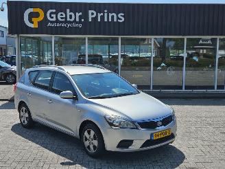 Schadeauto Kia Cee d 1.4 16V Combi/o  Benzine 1.396cc 66kW (90pk) FWD 2011/4