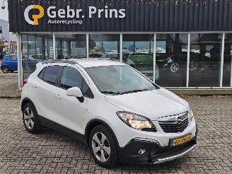 damaged passenger cars Opel Mokka 1.4 Turbo 16V 4x2 SUV  Benzine 1.364cc 103kW (140pk) FWD 2015/10