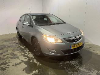 Avarii autoturisme Opel Astra 1.4 Turbo 16V Hatchback 4Dr Benzine 1.364cc 88kW (120pk) FWD 2011/6
