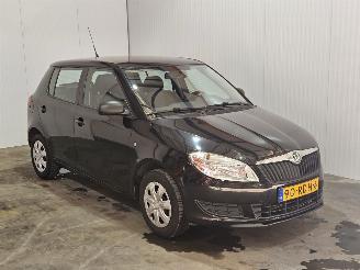 damaged passenger cars Skoda Fabia 1.2i 12V Hatchback 4Dr Benzine 1.198cc 51kW (69pk) 2011/4