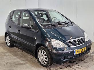 škoda osobní automobily Mercedes A-klasse 1.4 A-140 AUTOMAAT Hatchback  Benzine 1.397cc 60kW (82pk) 2001/2