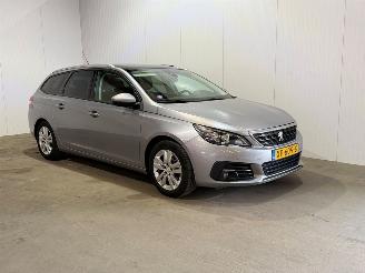 krockskadad bil auto Peugeot 308 1.2 Puretech Blue Lease Executive 2019/3