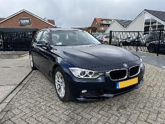 krockskadad bil auto BMW 3-serie Touring -  320i High Executive 2013/10
