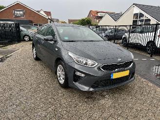 damaged passenger cars Kia Ceed 1.4 T-GDi ExecutiveLine AUTOMAAT!! 2019/12