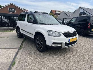 krockskadad bil auto Skoda Yeti 1.4 TSI Greentech Adventure | panoramadak!! 2016/1