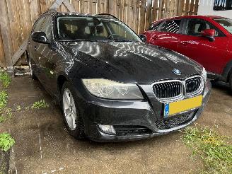 uszkodzony samochody osobowe BMW 3-serie 3-serie Touring -  318d Corporate Lease Executive 2009/11