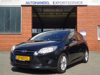 uszkodzony samochody osobowe Ford Focus 1.0 EcoBoost Titanium, Airco, Cruise control, Trekhaak 2014/4