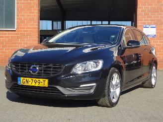 Volvo V-60 D6 TwinEngine 162kw Plug-in Hybride, Leer, Navi, Airco, Trekhaak picture 2