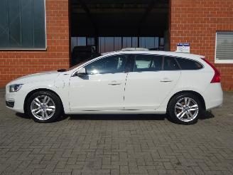 Volvo V-60 2.4 D6 AWD Plug-In Hybrid Summum, Leer, Navi, Climate & cruise picture 10