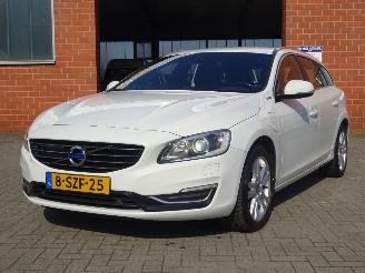 Volvo V-60 2.4 D6 AWD Plug-In Hybrid Summum, Leer, Navi, Climate & cruise picture 2