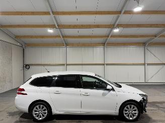Avarii autoturisme Peugeot 308 SW 1.2PureTech 96kW Blue Lease Executive 2014/10