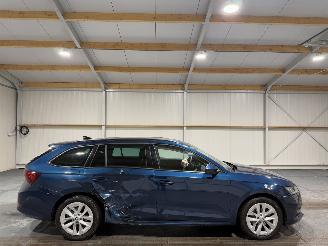 krockskadad bil auto Skoda Octavia 1.0TSI 81kW Clima Business Edittion 2021/5