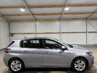 krockskadad bil auto Peugeot 308 1.2 PureTech 81kW Blue Lease Active 2020/10