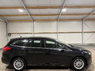 Damaged car Ford Focus 1.0Titanium 92kW Airco 2017/7