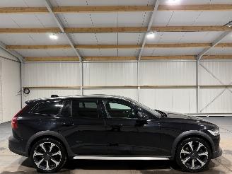 Avarii autoturisme Volvo V-60 Cross Country 2.0 B5 184kW Automaat AWD Pro 2021/2