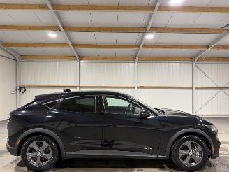 Unfallwagen Ford Mustang Mach-e 75kWh RWD 198kW 2021/12