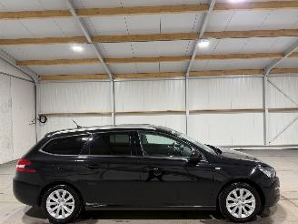 krockskadad bil auto Peugeot 308 SW 1.2 PureTech 96kW Style 2016/8