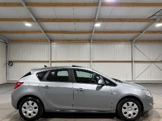 Auto incidentate Opel Astra 1.4Turbo 103kW Automaat Edition Schuifkantel 2012/7