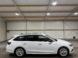 krockskadad bil auto Skoda Octavia 1.5 e-TSI 110kW Automaat Sport Business 2022/2