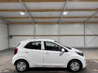 Damaged car Kia Picanto 1.0MPi 49kW ComfortPlusline 2020/6