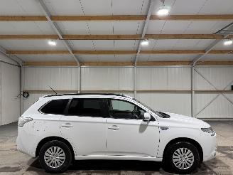 Avarii autoturisme Mitsubishi Outlander 2.0PHEV 89kW AWD Automaat Instyle+ Schuifkanteldak 2014/3